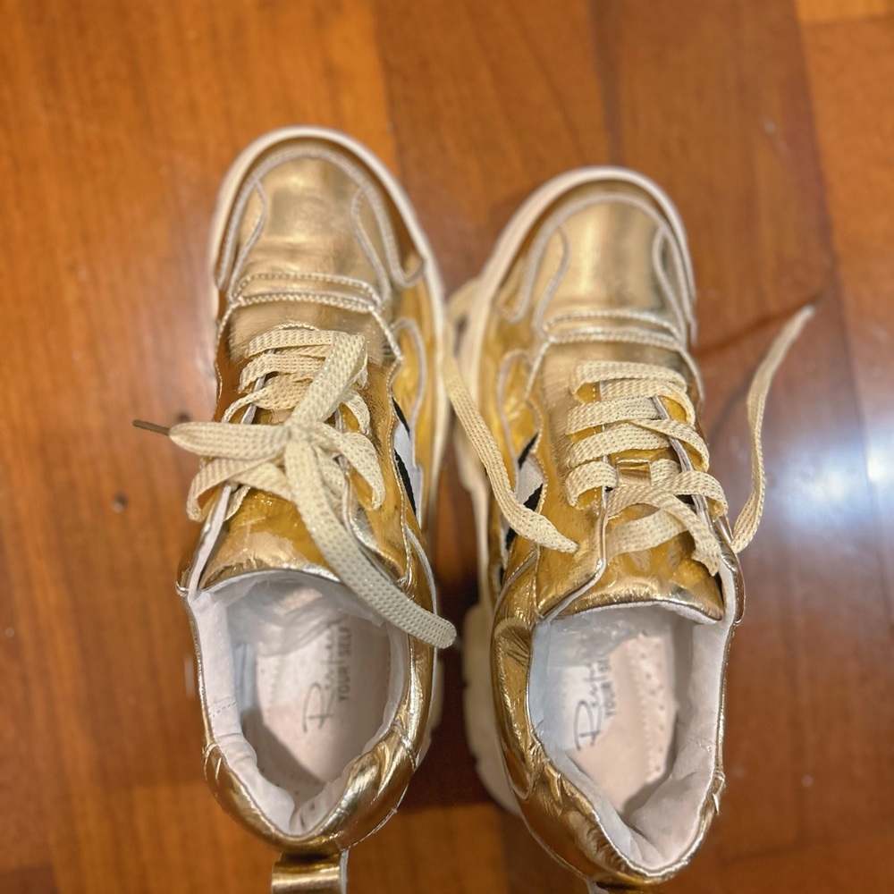 Brand new golden Sneakers with platform